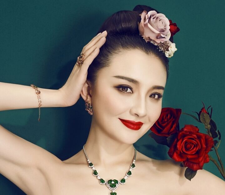 孙茜杂志封面大片曝光 勇敢挑战美丽人生”