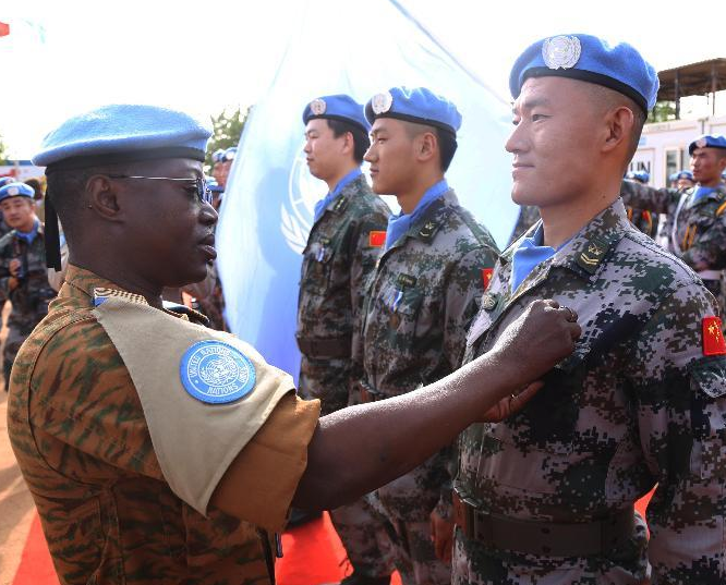 �й��ڶ���������ά�Ͳ��ӱ��������Ϲ���ƽѫ�¡�