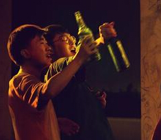 《万物生长》曝海报范冰冰让韩庚“醉青春””