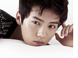 鹿晗登杂志封面 销售神速再创新记录”