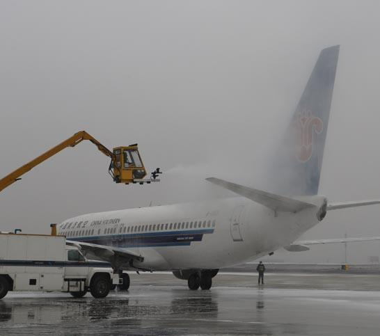乌鲁木齐“倒春寒” 雨雪天气致航班短暂延误”
