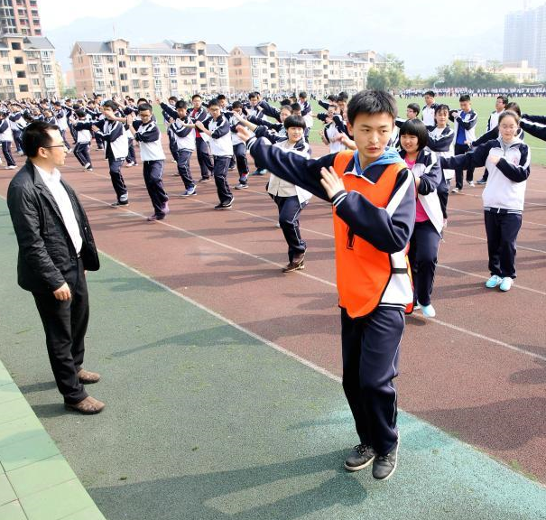 �Ĵ�����4000��ѧ��������Сƻ������