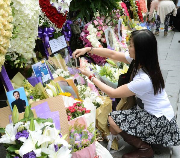 张国荣逝世12周年“粉丝”悼念追思”