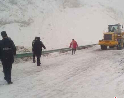 ����217�߰�����³�˶η���ѩ���½�ͨ������