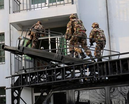 ��̨�侯ʵ��������ϰ ������ͬ���˴�Ƭ��