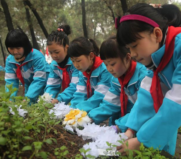 ����ʱ�ڼ�Ӣ�ҡ�