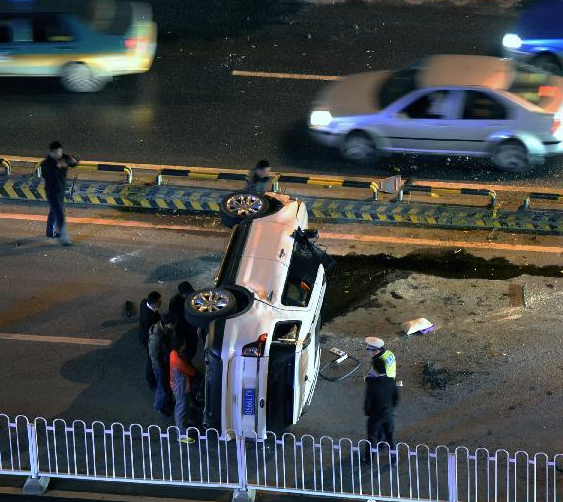 ��ɳ����ײ����� ����·���롱