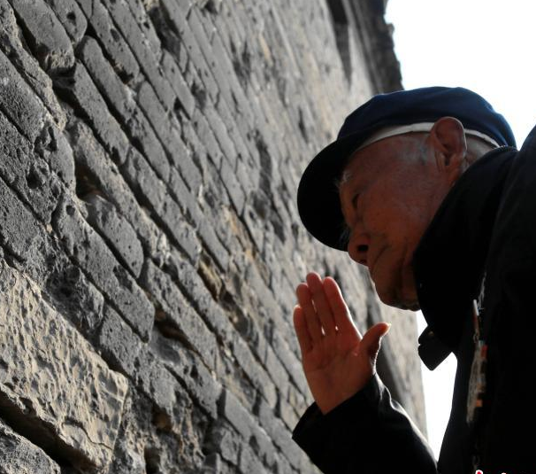 纪念台儿庄大战胜利77周年 亲历者古运河畔悼国殇”