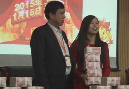 ֣�������ϰ巢�ֽ� Ա���������Ǯ��