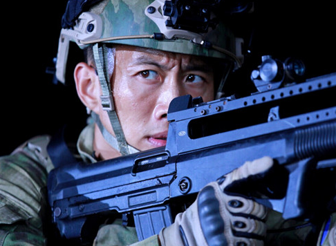 《战狼》突围引热议 张永达手刃雇佣兵”