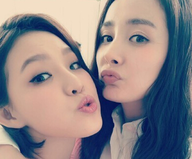 杨幂遇HOLD住姐晒美照 搞怪卖萌停不下来(组图)”