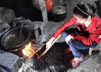 ������������ɽ12��Ů������һ���ҡ�