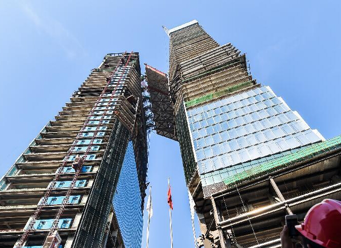 腾讯新总部1700吨钢连廊高空对接成功”