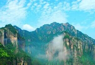 雁荡山“逼客烧香”景点停业被罚 假和尚被清退”