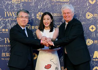 叶青优雅亮相北影节 喇培康让阿诺左右护花”