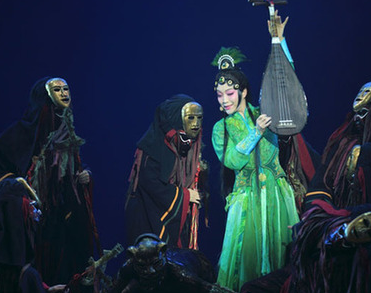 李玉刚《昭君》首演满堂彩 刘佩琦等齐捧场”