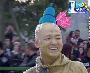 包贝尔跑男豁出命 韩庚单手抱baby跳华尔兹”