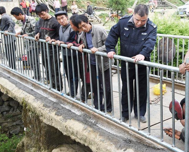 ����һ�ɳ�������Ǯ���� Ϊ��ѧ����ȫ��