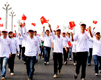 成都400名建筑人“爱心健步走”传播公益理念”