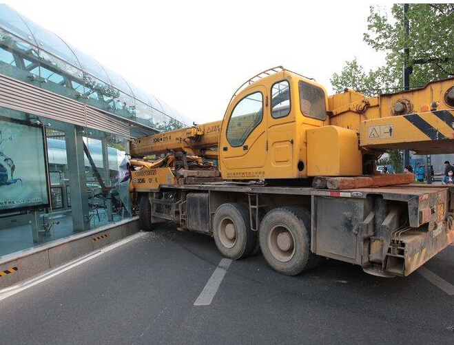 ���Ƹ�һ�����ʧ��ײ�����ٹ���վ̨��