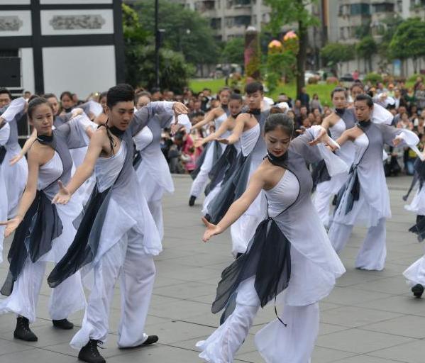 �Ĵ������߾���ǧ�����̫�����׳�չ�ݡ�