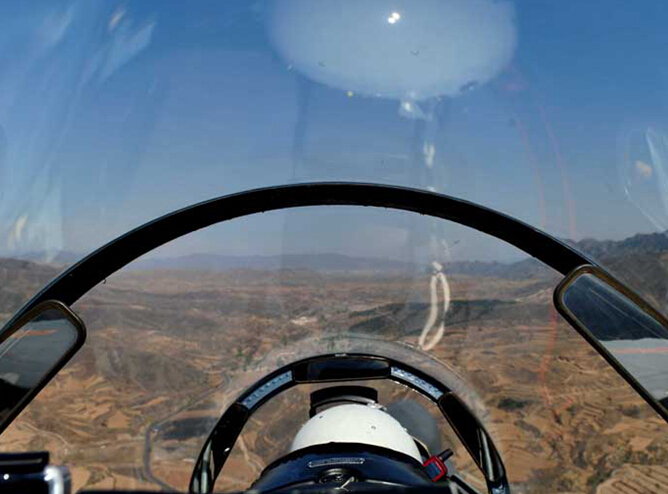 ����Ա�ӽǣ���ž���30���Ϳմ�Խɽ�ȡ�