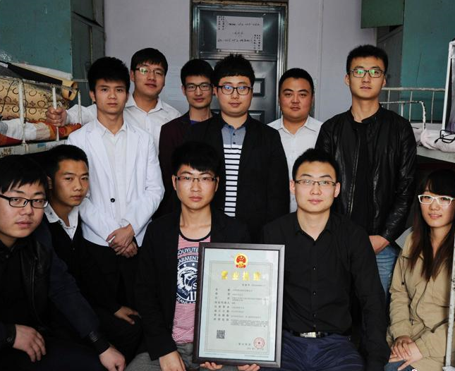 长春大学生开发“毕业首饰”受追捧”