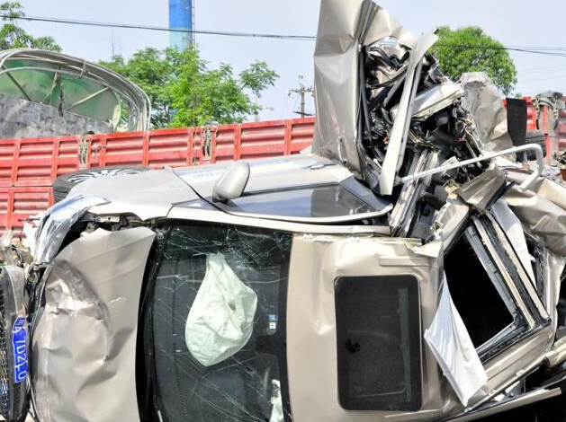 四川成乐高速发生连环追尾已致1死7伤”