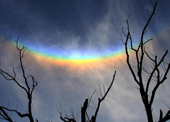 湖南衡阳天空现反形彩虹奇观”