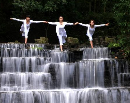 ��ɽ��ˮ���٤��