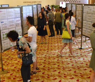 �ɶ���ͳ���ʾ�Ʒչ�������ڡ�