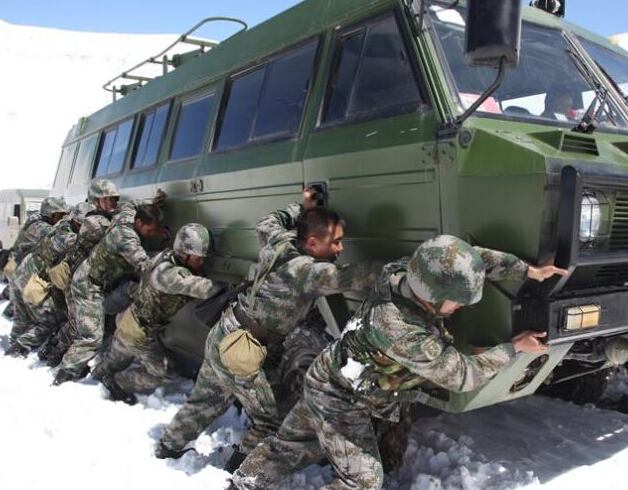 �½������߷�Ѳ�߳�����ѩҰ �ٱ��Ծȡ�