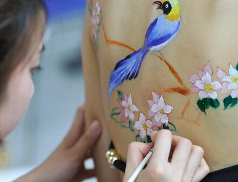 ��������ʻ�����չ��׬����