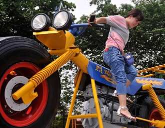 �����ͷ����Ħ�г�ģ�����������Լݡ���