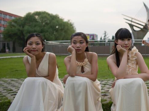 ɽ����ѧ�����㡰�����ҵд�桱����У԰ʱ�⡱