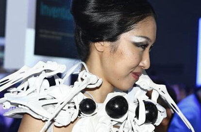 �׽�CES�������ѵ���չ���Ϻ���Ļ��