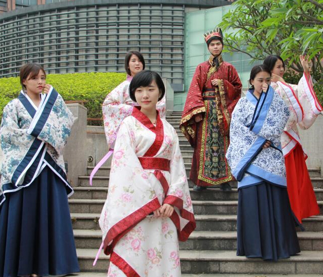 ������У������ҵ�����ഺ��