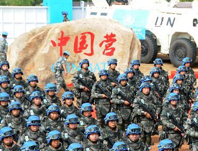 中国维和步兵在南苏丹受阅”