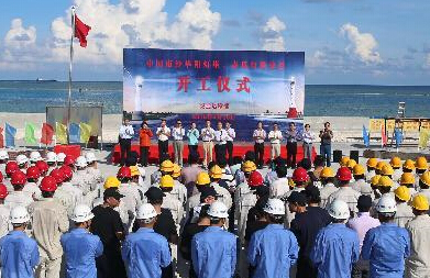 中国在南海两岛礁开建大型灯塔”