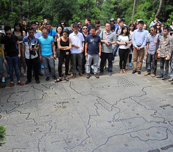 ���껪����˹���Ĺ԰ ����Զ����Ӣ�顱