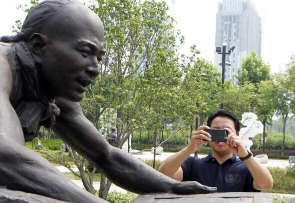 ��ɫ������ҵ�Ļ�����԰�ḻ��ʡ�