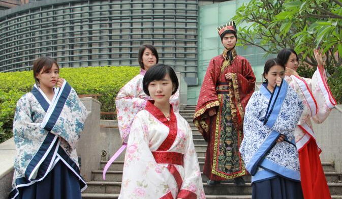 ������У������ҵ�����ഺ��