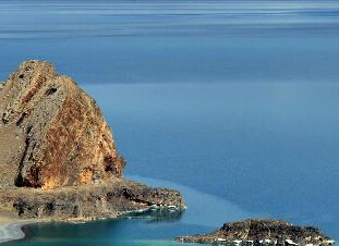 纳木错解冻 迎来旅游季”