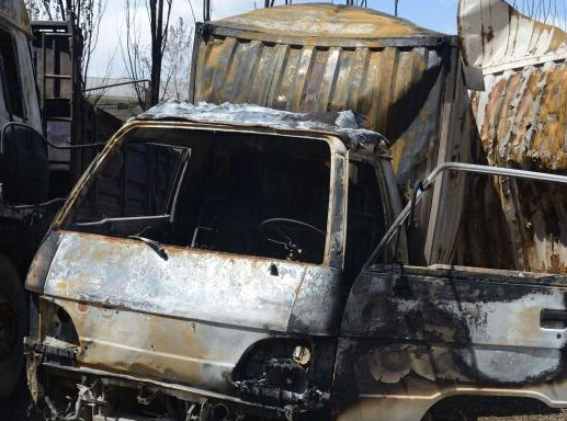 ���ͺ���һ����װ����Һ�����޷�����ը�ֳ�һƬ�ǽ塱