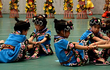 �Ĵ����ز�Ǽ��ͯϲӭ����һ����ͯ�ڡ�