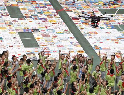 ����Сѧ����̫��ӭ��һ��