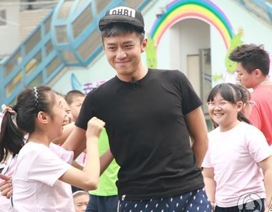 邓超报考中戏时视频曝光 脸颊肉嘟嘟变化大”