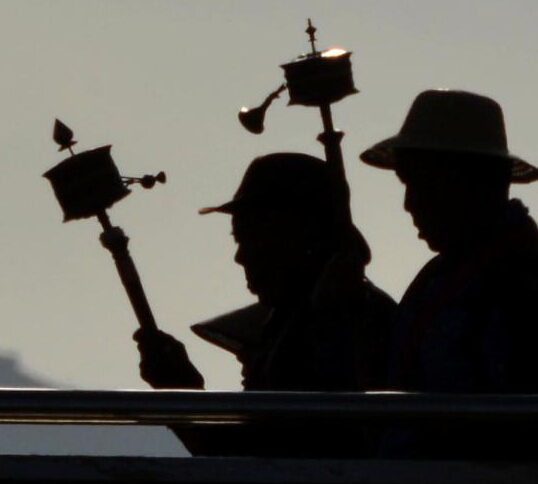 西藏萨嘎达瓦 转经迎来最高峰”