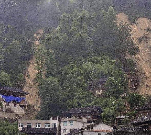 ���ݿ��﷢��ɽ�廬�� ����կ�񷿱��١�