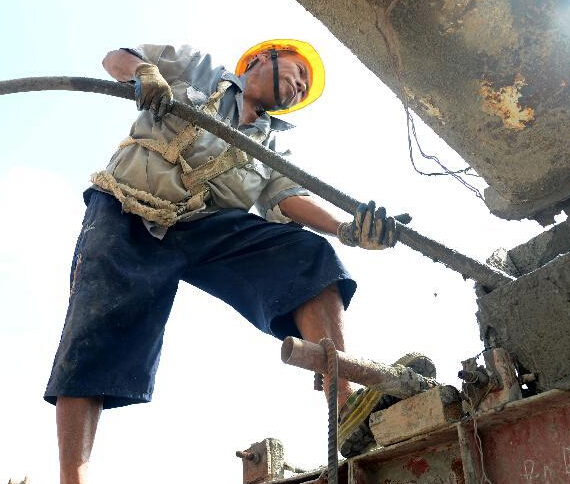 江罗高速施工进展顺利”